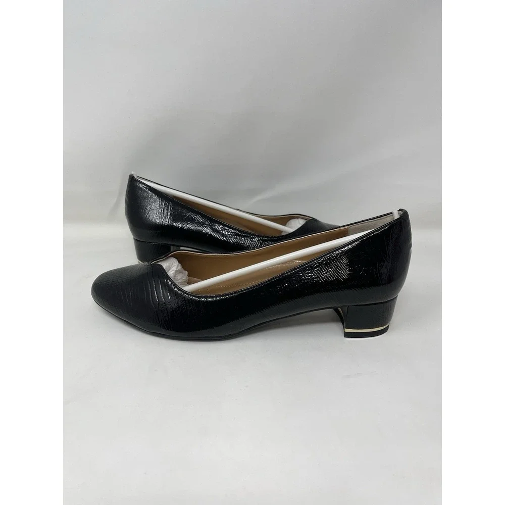 J Renee Women Size 8 Black Closed Toe Heels Lizard Print